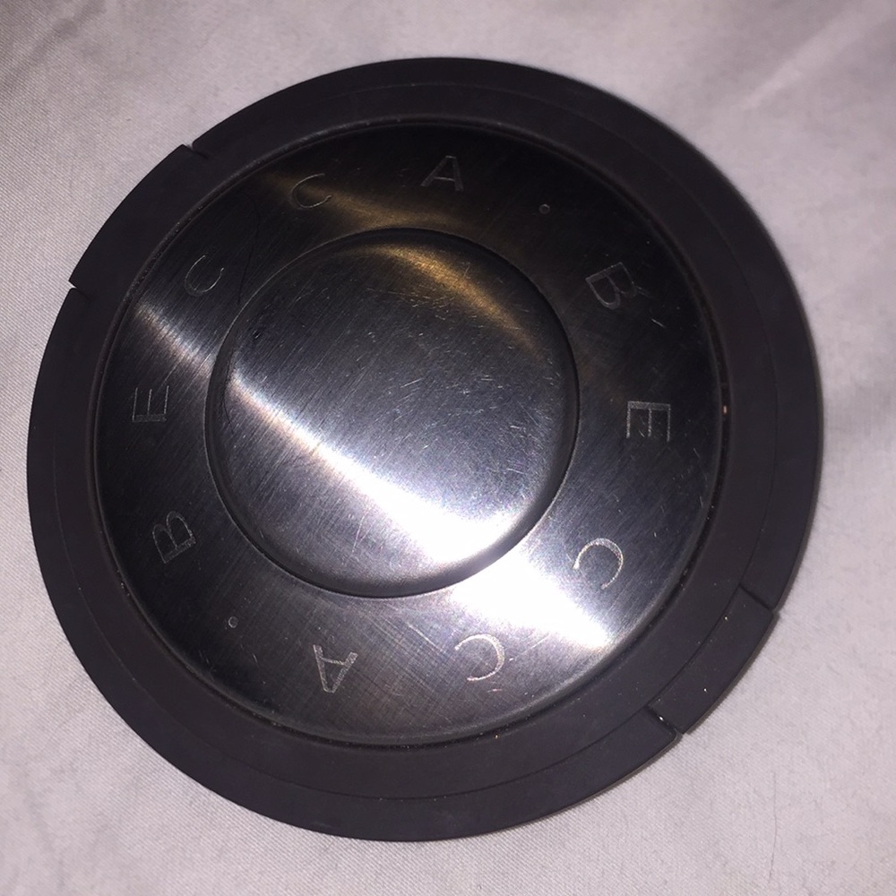 Becca highlighter - Picture 2 of 2